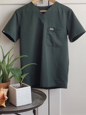 MT014  Figs DARK MOSS Leon scrub top